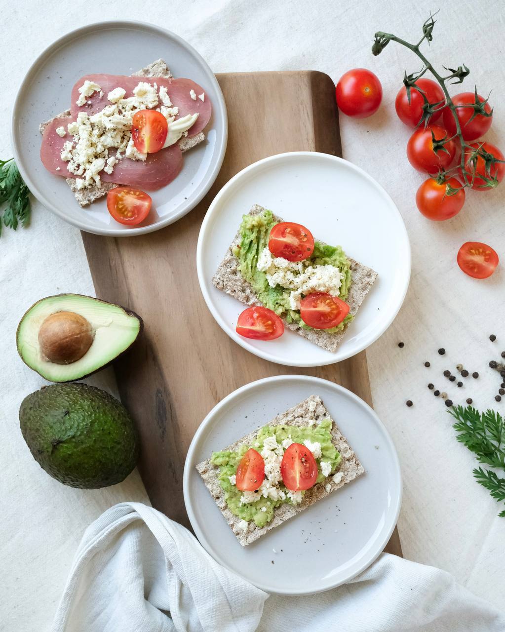 Food photography — avocado & feta on crispbread
