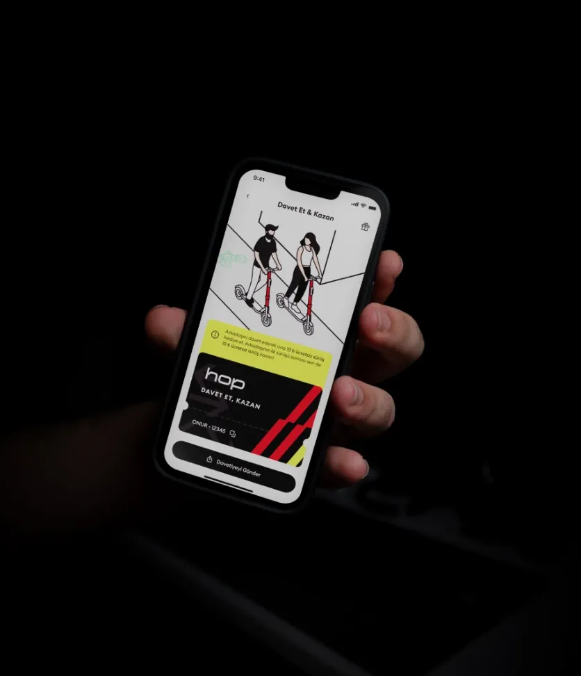 hop app — Davet Et & Kazan (refer a friend) screen, held in hand